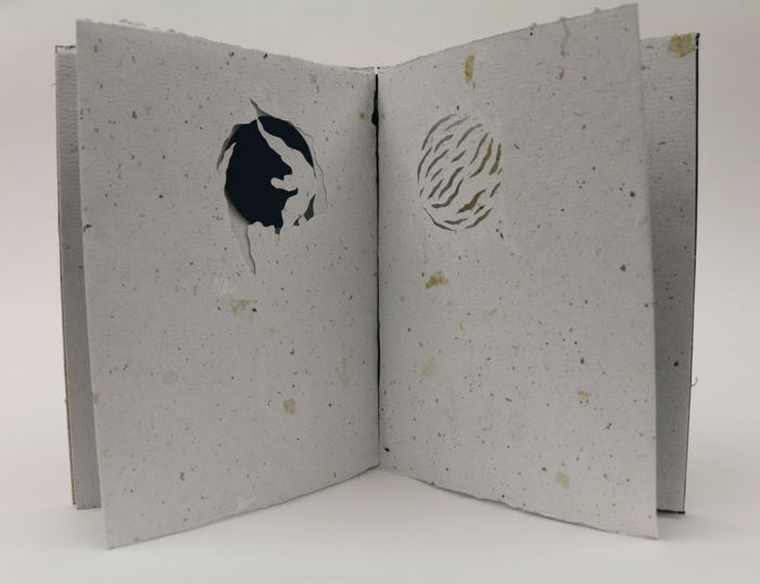 Folding bok - smart måte å kutte ut delene i grå farge