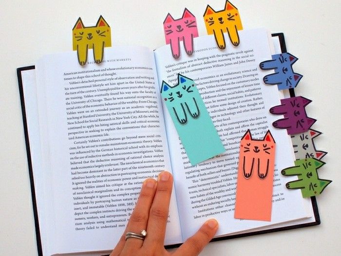 urobiť knihu - veľa origami postavy so smiešnym pohľadom