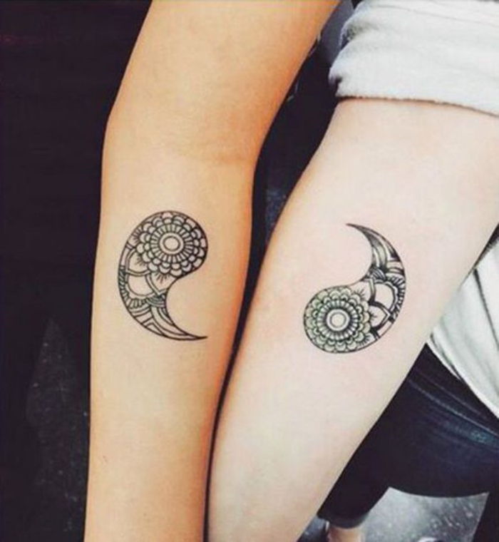kocham tatuaż, ying i yang, tatuaże, które wzajemnie się uzupełniają, tatuaże na ramię dla dwojga