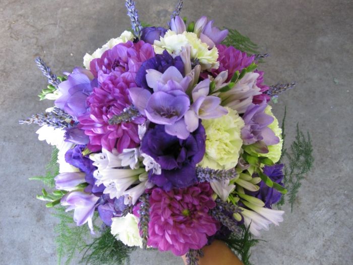 Violetinė puokštė-su-gražūs-gėlių-apdailos-Deco-su gėlėmis