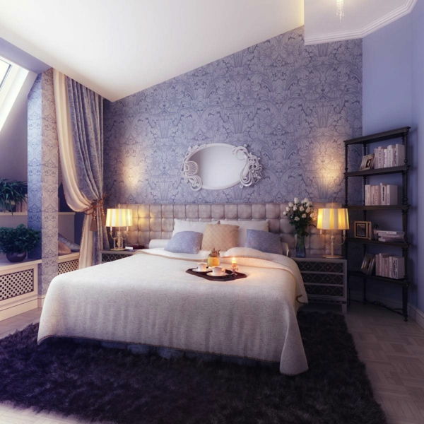 violetinės-miegamasis dizainas-su-minkštas-kilimas ir-a-veidrodis-on-the-balta-lovų