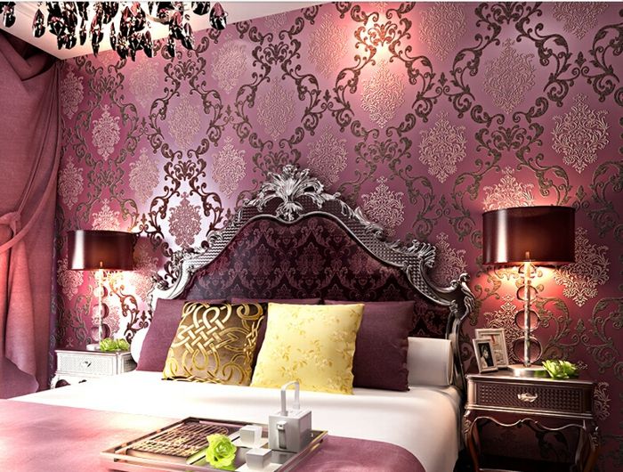 violet-tapet-baroc dormitor