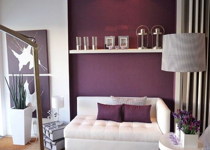 violet-tapet-alb-frumos canapea