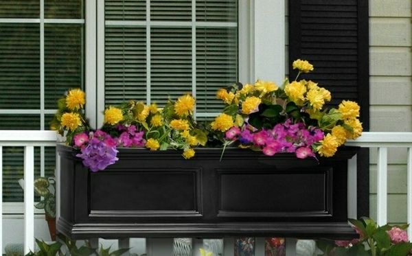 Scatola porpora di fiore di idee di progettazione del balcone della scatola di fiore del fiore bianco per il balcone