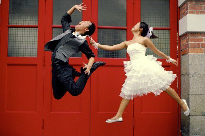 Juokingi vestuvių nuotraukos happy-šokių sutuoktiniais