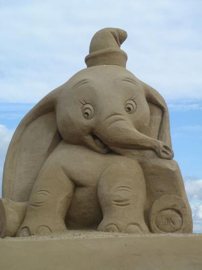 morsom Sand Sculpture av små-Elephant