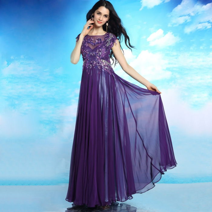 luxusné večerné šaty-fialovo-modelu krásne-ambiente
