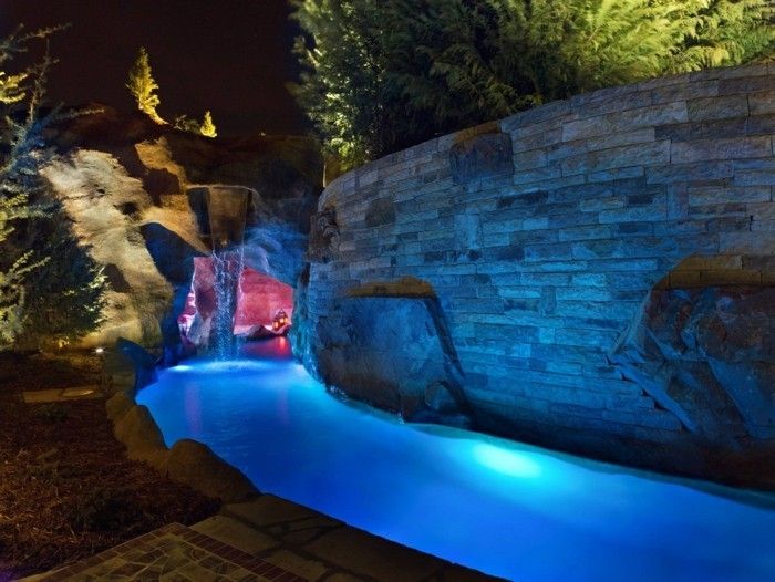 luxo piscina de boa-ideia-de-um-luxo-piscina-em-jardim