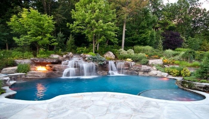 luxo pool-ainda-a-grande-luxo-piscina-em-jardim