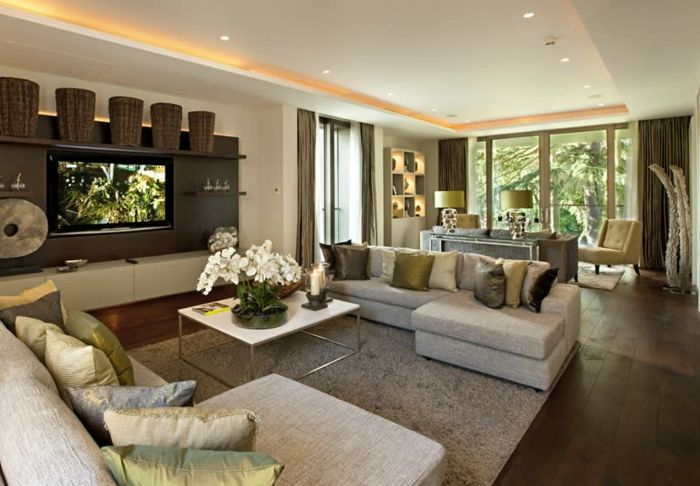 luksus-levende-glass-vegger-grå-møbler