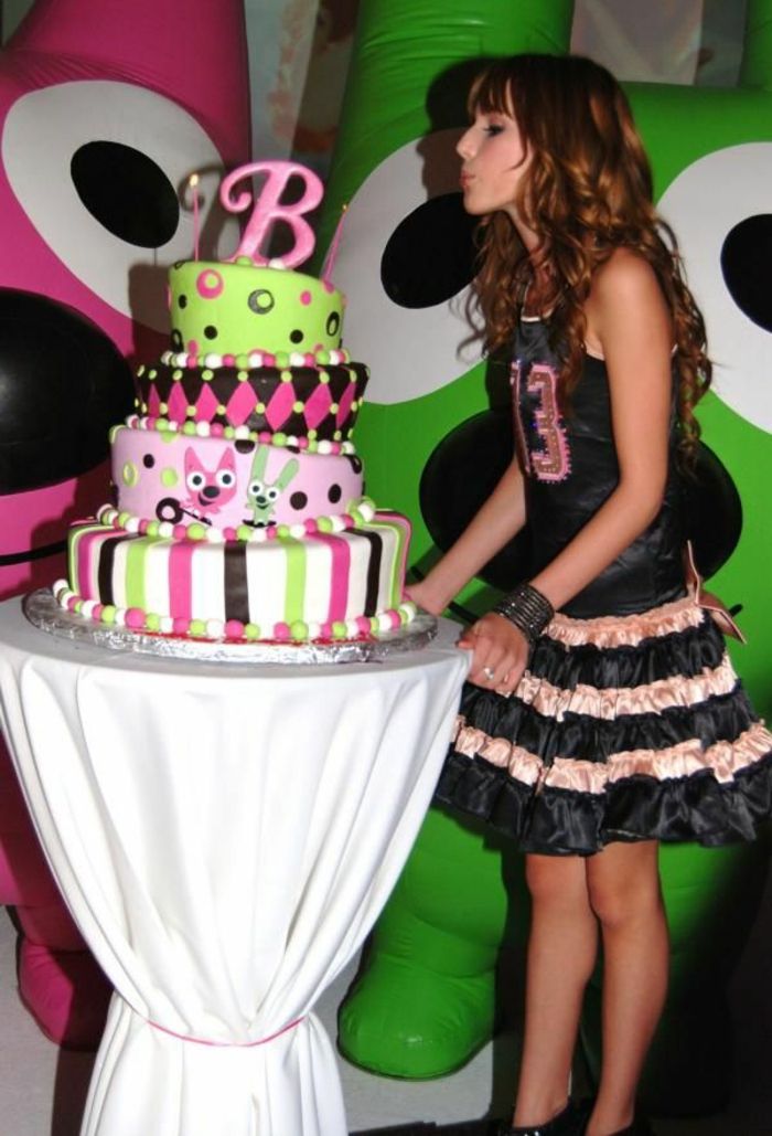 girl-torte- jedna-trinásť-rok-young-lady
