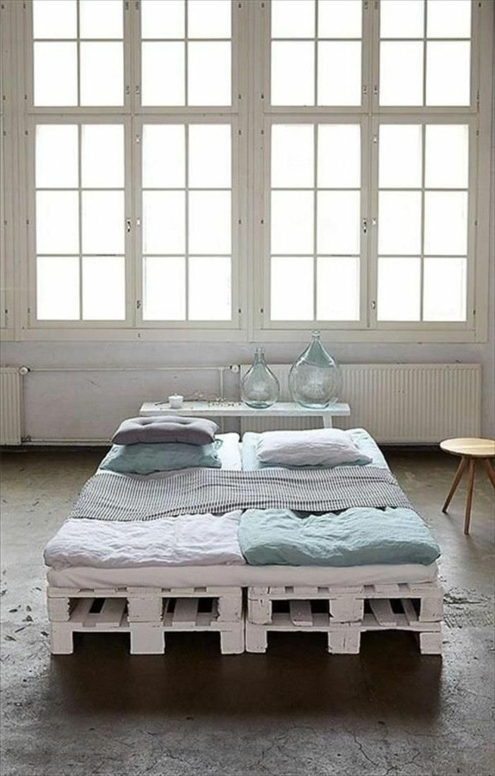 møbler-of-paller-hvite bed-modell-big-vinduer