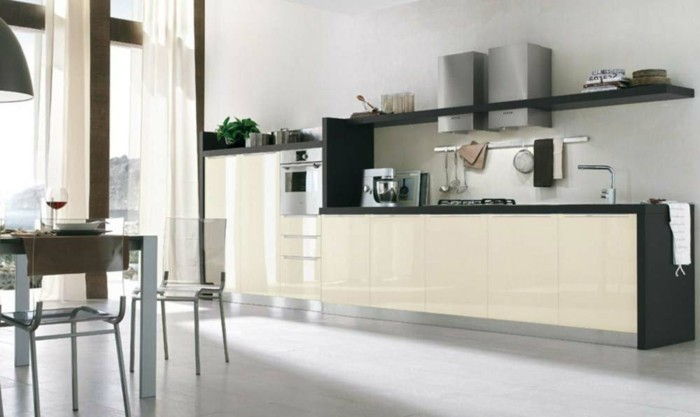 magnolija spalvų virtuvė-modernus-puikus dizainas-aukštos lubos kambariai