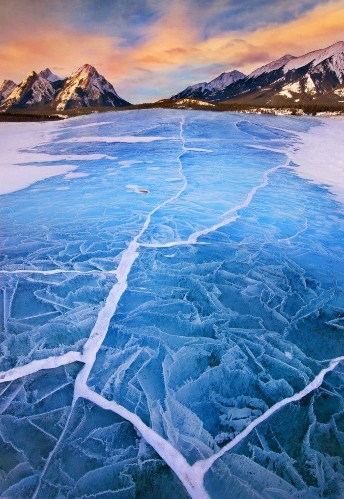 Vaizdingas žiemos vaizdas-šaldytų Abraomo ežero Alberta Kanada