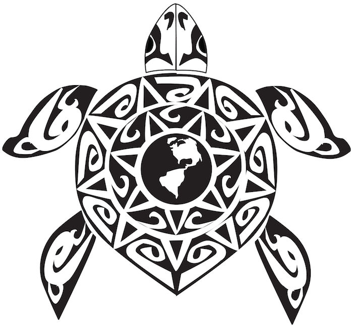 una grande tartaruga nera e un grande significato di tatuaggio maori del sole