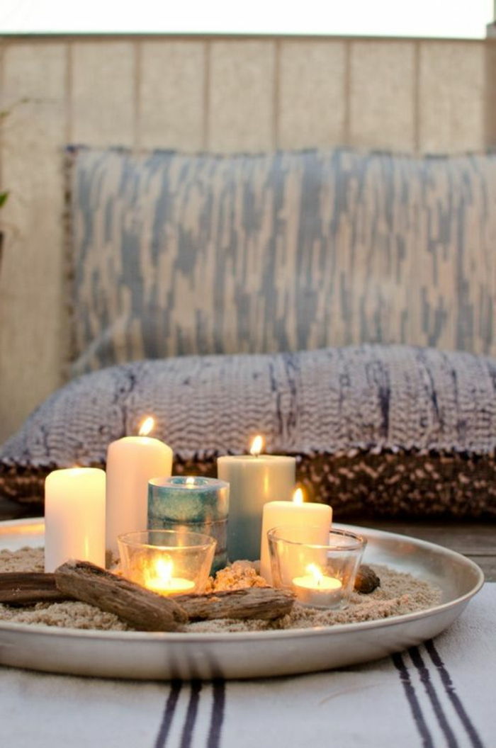 Pomorske poletne dekoracije kot mizo dekoracijo različnih sveč peska drenovega lesa