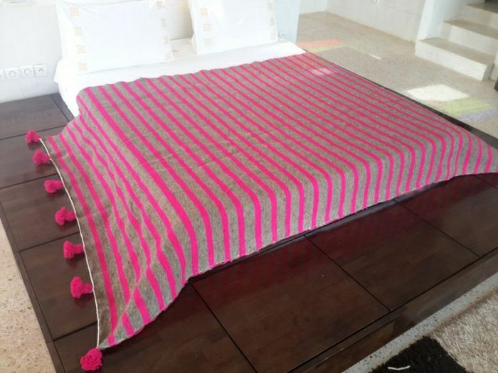 Maroko antklodžių-POM-Poms juostelės pilkos ir ciklameno spalvos