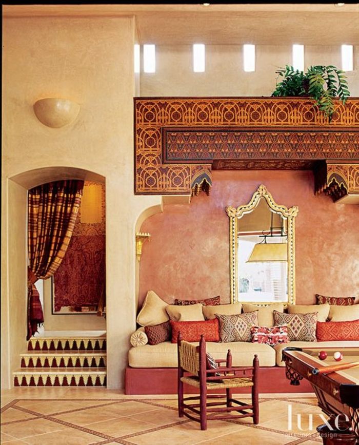 Le lampade marocchine colourful colora nelle idee orientali di interior design della casa le tonalità della terra di marrone di rosso arancio esotiche