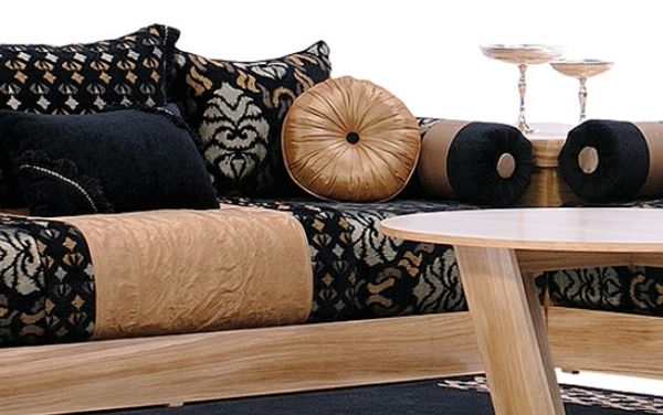 Marocan-mobilier-canapea-in-bej-și-negru