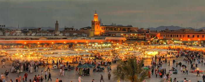 capitale del Marocco bella atmosfera serata foto mercato centro città centro storico medina luci turisti