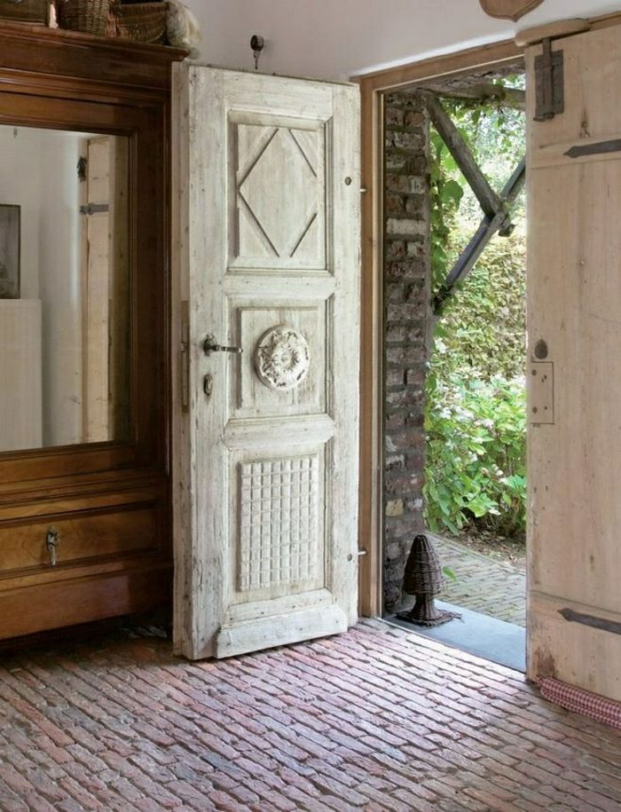 Masyvi priekinė durų derliaus-balta-plytelių grindų aristokratiška