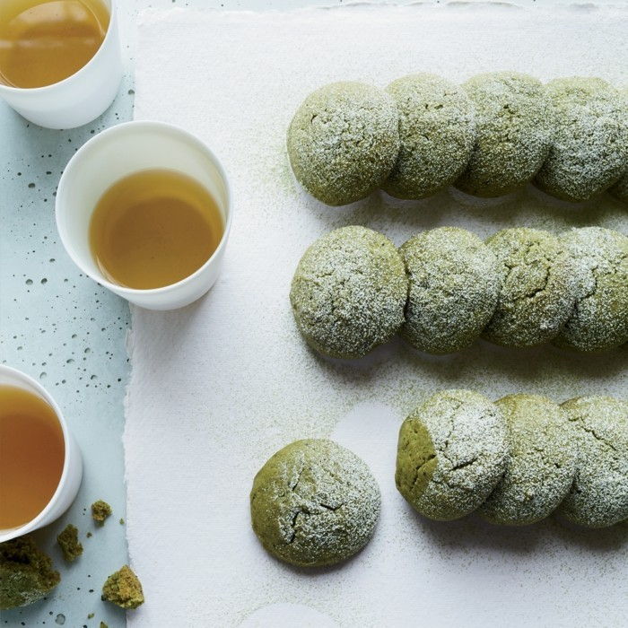 matcha-thee-recepten-groen-cookies-with-matcha-en-honing-tea-zwart-groene-thee-in-the-cup