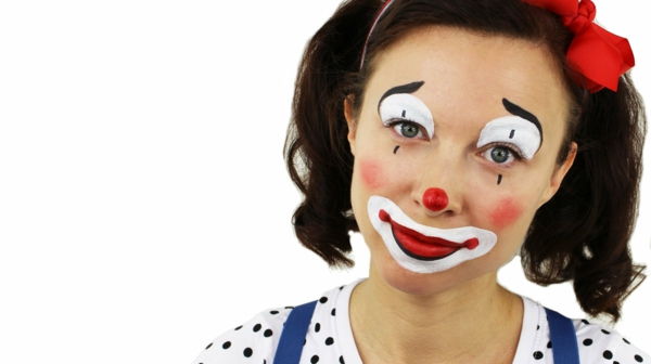 clown makeup - vacker ung kvinna - vit bakgrund