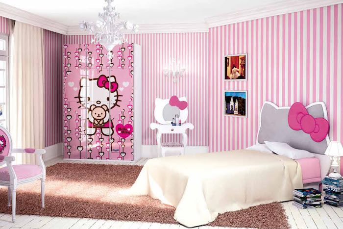 paauglių kambarys baltos ir rožinės su motyvais hello kitty sienų apdailos sienos gobelenai rožinės juostelės spintelė