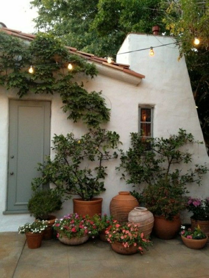 Svetlá Mediterranean Záhradná architektúra Zelená Kvety