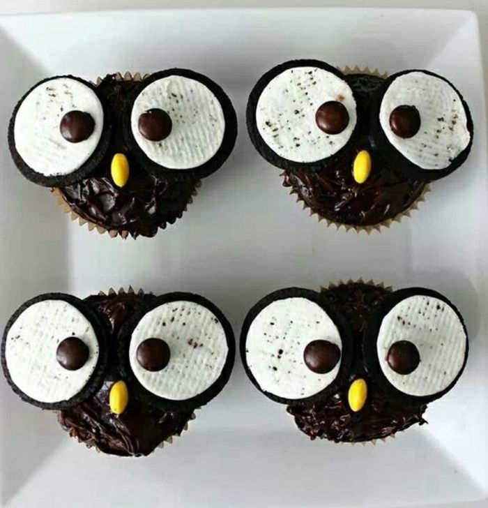 muffinové sovy vyrobené z čokolády a oči z oreo sušienok