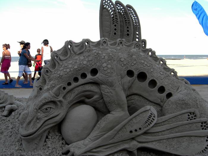 mesterlig Sand Sculpture av Lizard