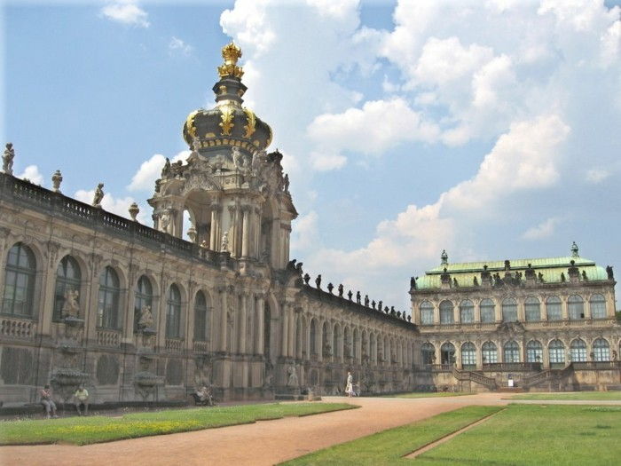 Caracteristici-la-the-baroc epoca-arhitectura-Dresdner Zwinger-si-Kronentor-Dresden