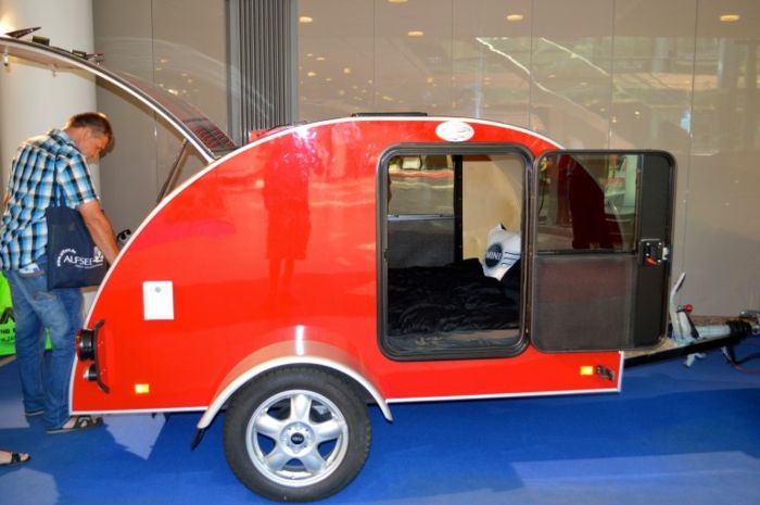 mini Caravan dizaino-ir-raudonojo-spalvos