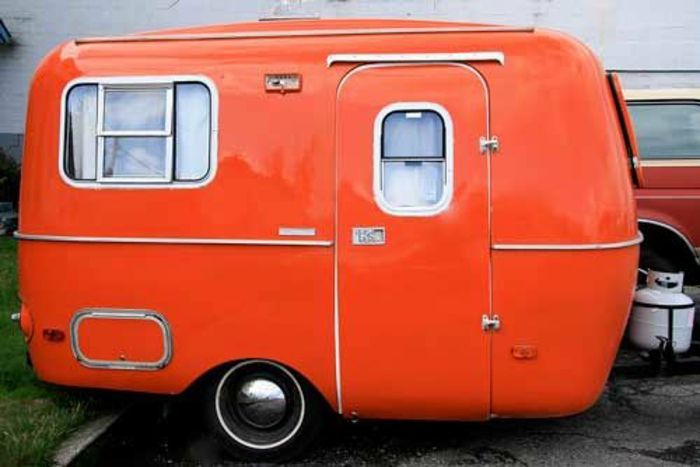 mini Caravan oranžinės spalvos