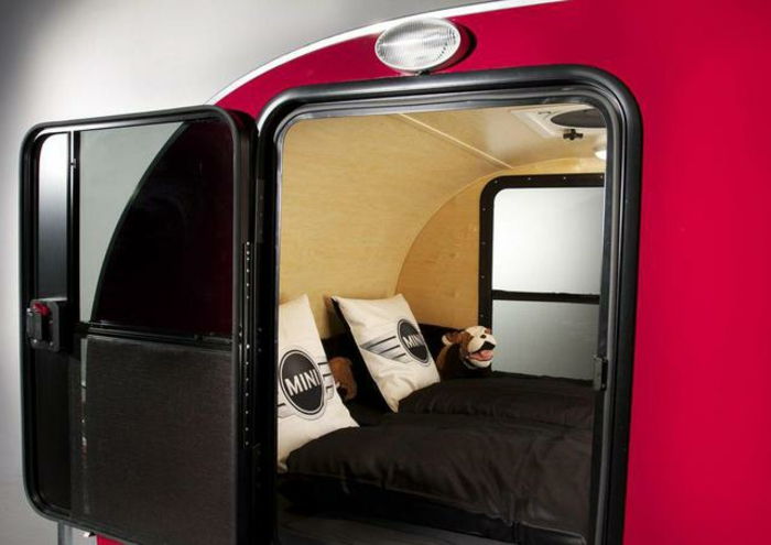 mini Caravan raudona-modernus dizainas
