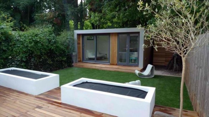 bakımlı bahçe - minimalist ev hedge ve küçük ağaçlar