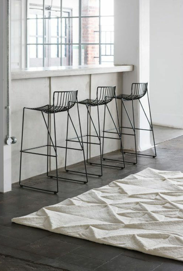 minimalist interior-scaun-la-macră-negru-interesant de design