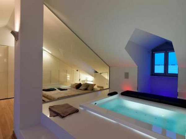 badrum med badkar för en modern penthouse anläggning
