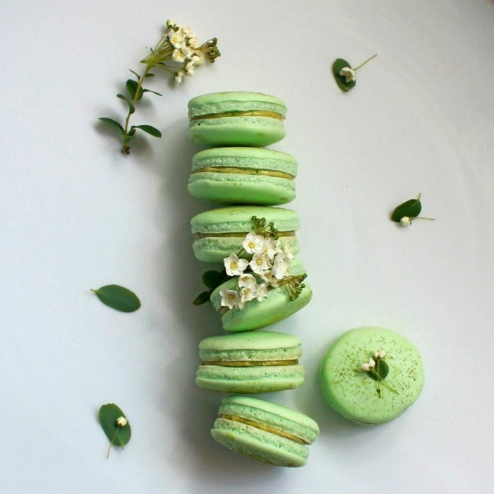 med-macha-kokk-makroner-in-grønn-farge-med-matcha-og-jasmin-store-desserter