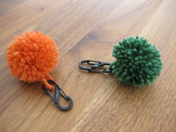mit-tinker-keychain-oranžna in zelena barva