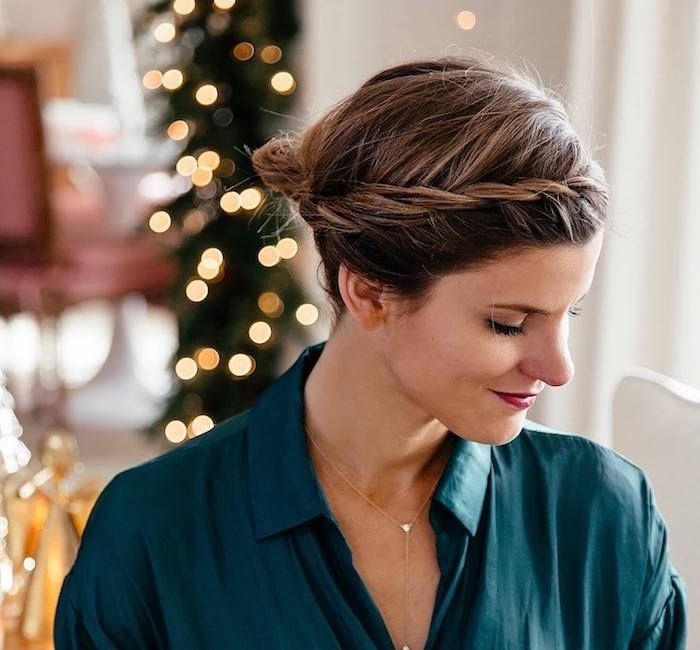 frisyrer kvinner vakker frisyre for å lage julen selv pigtail på pannen hårfarge mørk blond balayage