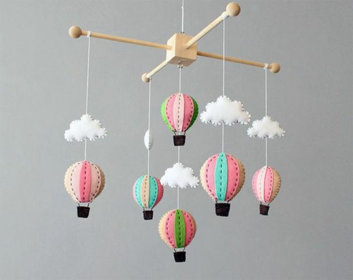 pamuktan yapılmış balonslu dört kanatlı mobil model