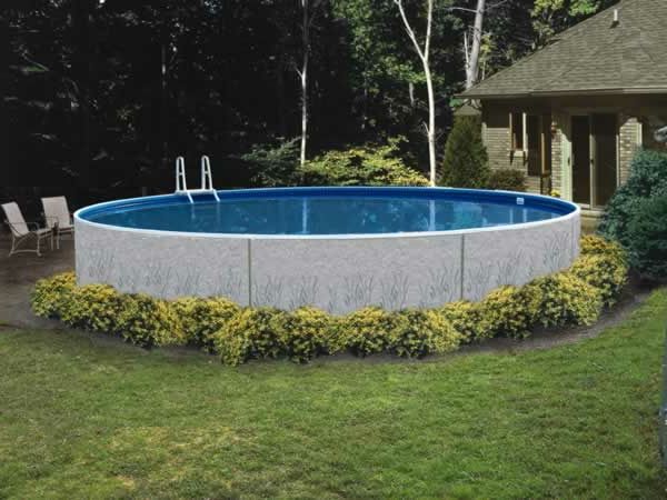 mobilný bazén s okrúhlym tvarom na záhrade domu