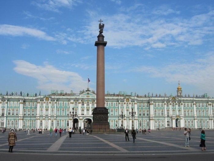 moda-in-baroc Palatul de Iarnă și Alexander Column-in-Sankt-Petersburg-Rusia-frumoasă arhitectură