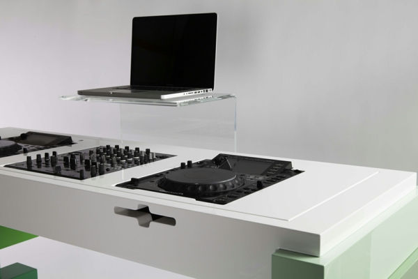 se moderne utseende-dj-bord-minimalistisk