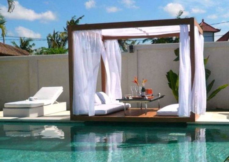 Pergola-piscina-chic-nobil-moderne de designer-cu-perdele-tesatura-acoperiș simplu, aerisit