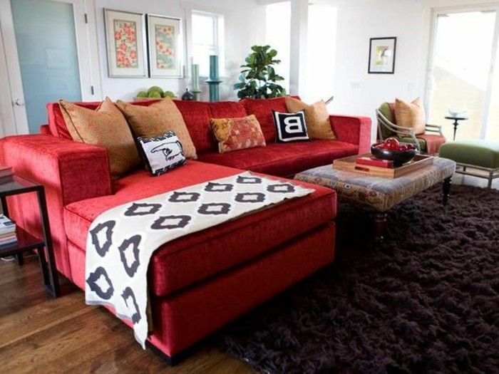 Moderné zariadenie Fluffy hnedý koberec-veľkom sofa červená