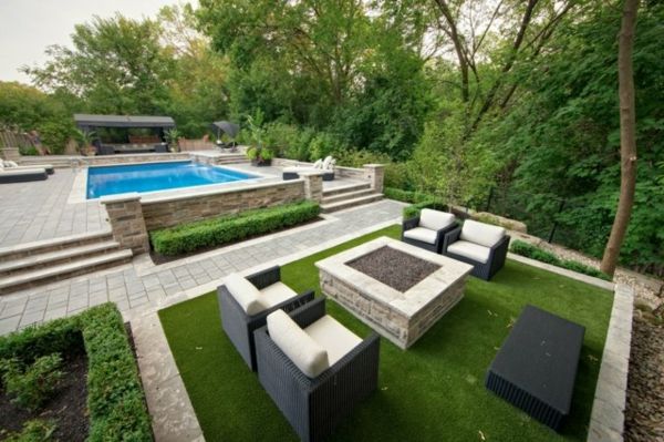 moderno dnevno sobo vrt ratan stoli ognjišča bazen trava preproga