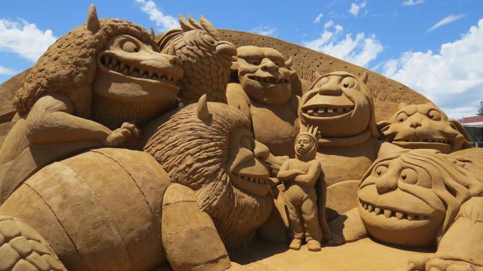Moderne skulptur fra sand-Group-of-morsomme-dyr