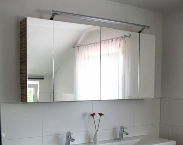 šiuolaikiniai veidrodis spintos su apšvietimo-vonios lempa